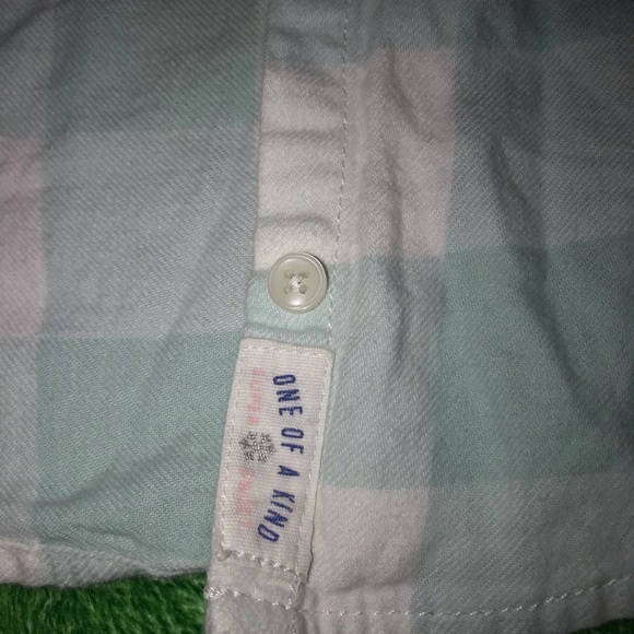 Button down - Picture 2 of 3